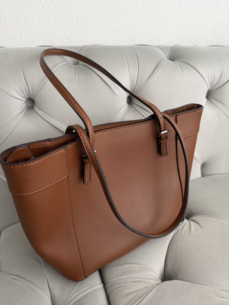 Guess Taschen für Damen: Guess Tasche – Gebraucht aus Zürich von bentley_ 1