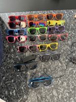 Kleine Sammlung von 14 Sonnenbrillen im diversen Farben