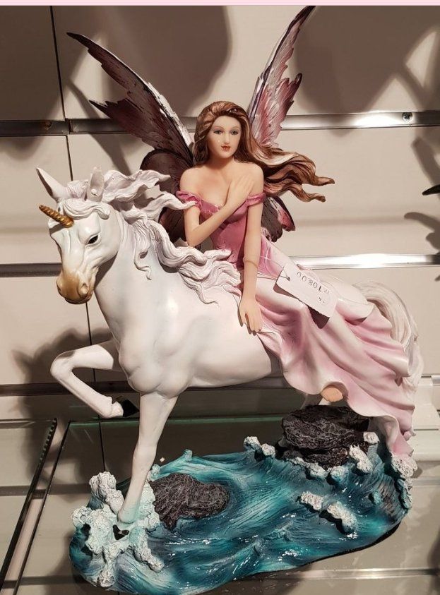 Sculture & Statue: Elfe sitzt auf Einhorn / Grösse ca. 24x18x29cm – Nuovo e nell'imballaggio originale da Birmensdorf ZH venduto da RehliAllerlei