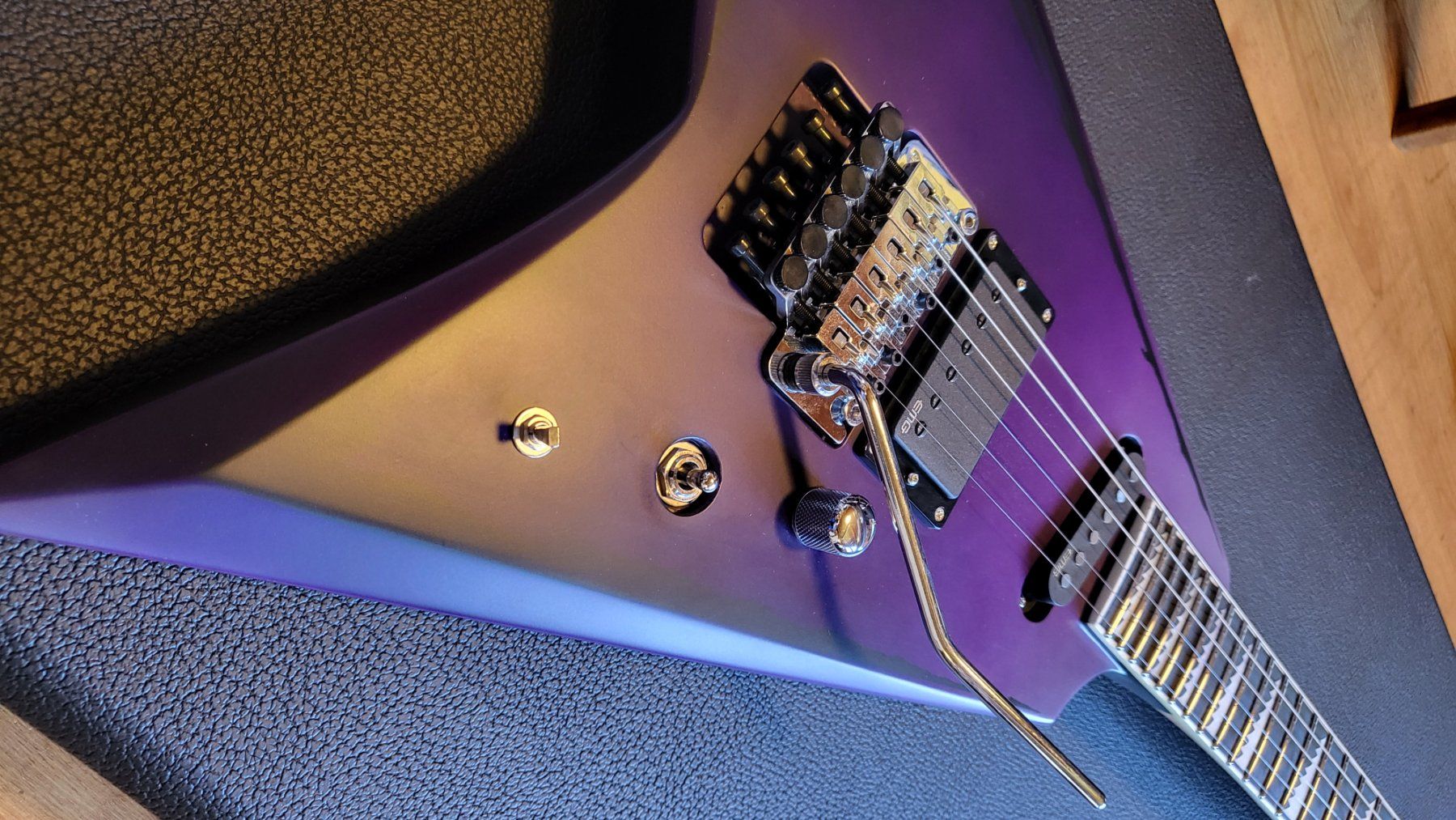 Esp Strumenti musicali: ESP E-II Alexi Ripped mit Koffer und COA – Usato da Meiringen venduto da chz_8msm 2