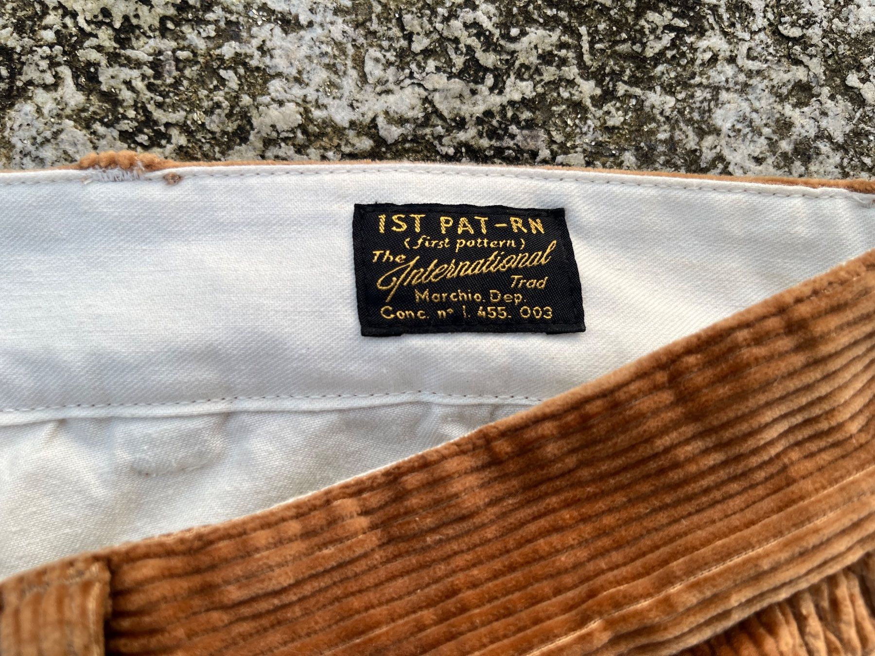 Completi: 1St Pattern First Pattern Made in Italy Cordanzug – Usato da Bottmingen venduto da Puffsack 1