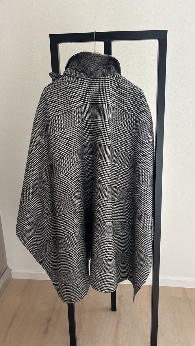 Sonstige Damenmode: Ermanno Scervino - Cape – Neu (gemäss Beschreibung) aus Eschenbach LU von sto_z8s8 1