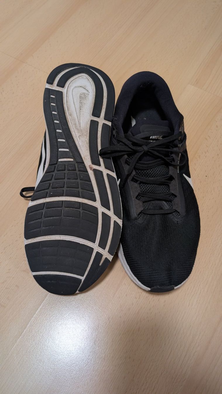 Nike Chaussures hommes: NIKE Air Zoom Structure 24 – D'occasion à Attinghausen par muenz 2