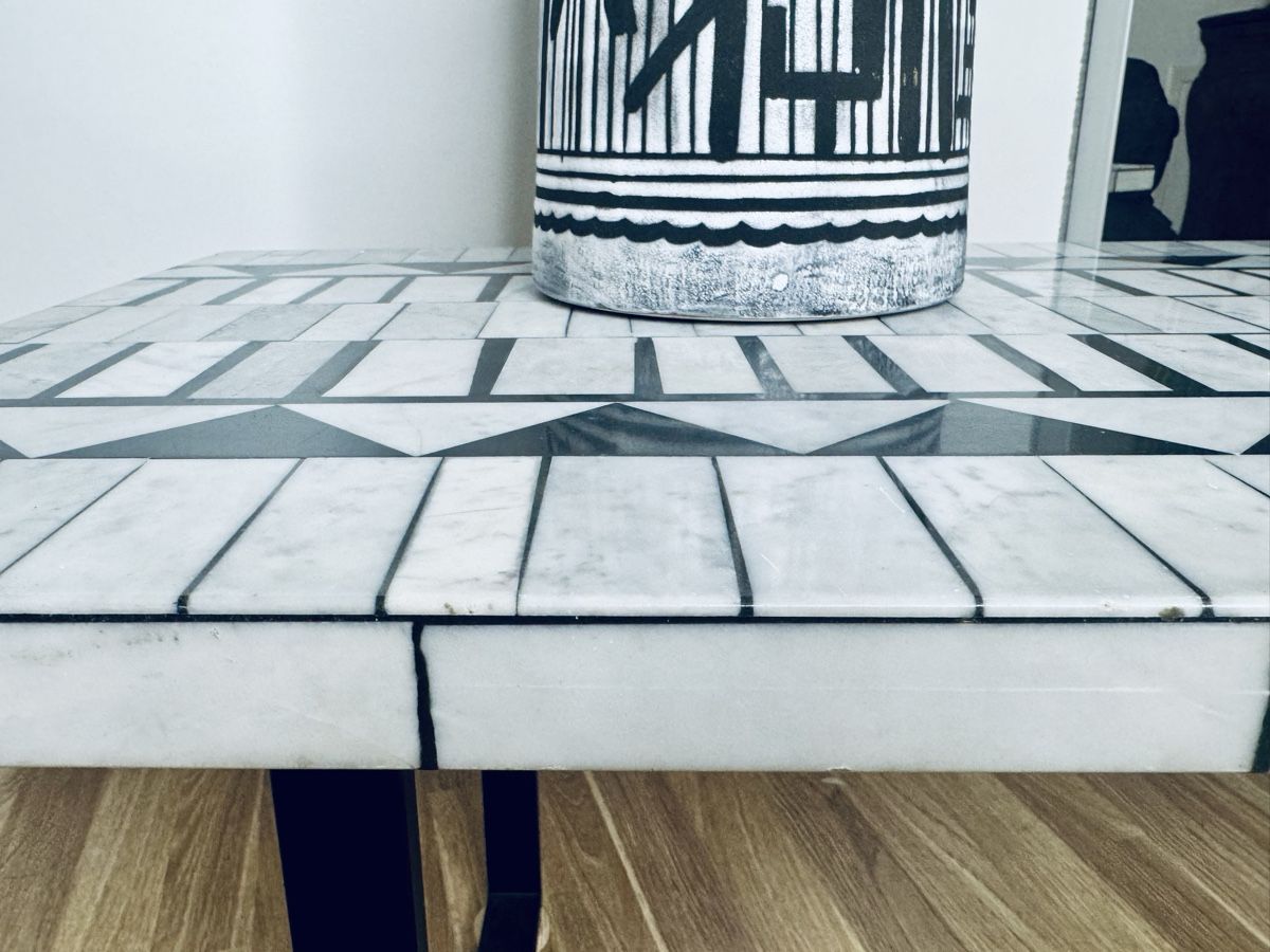 Tavoli: Vintage brutalist marble mosaic couch table – Usato da Zuerich venduto da EMANUELEFEDERICO 2