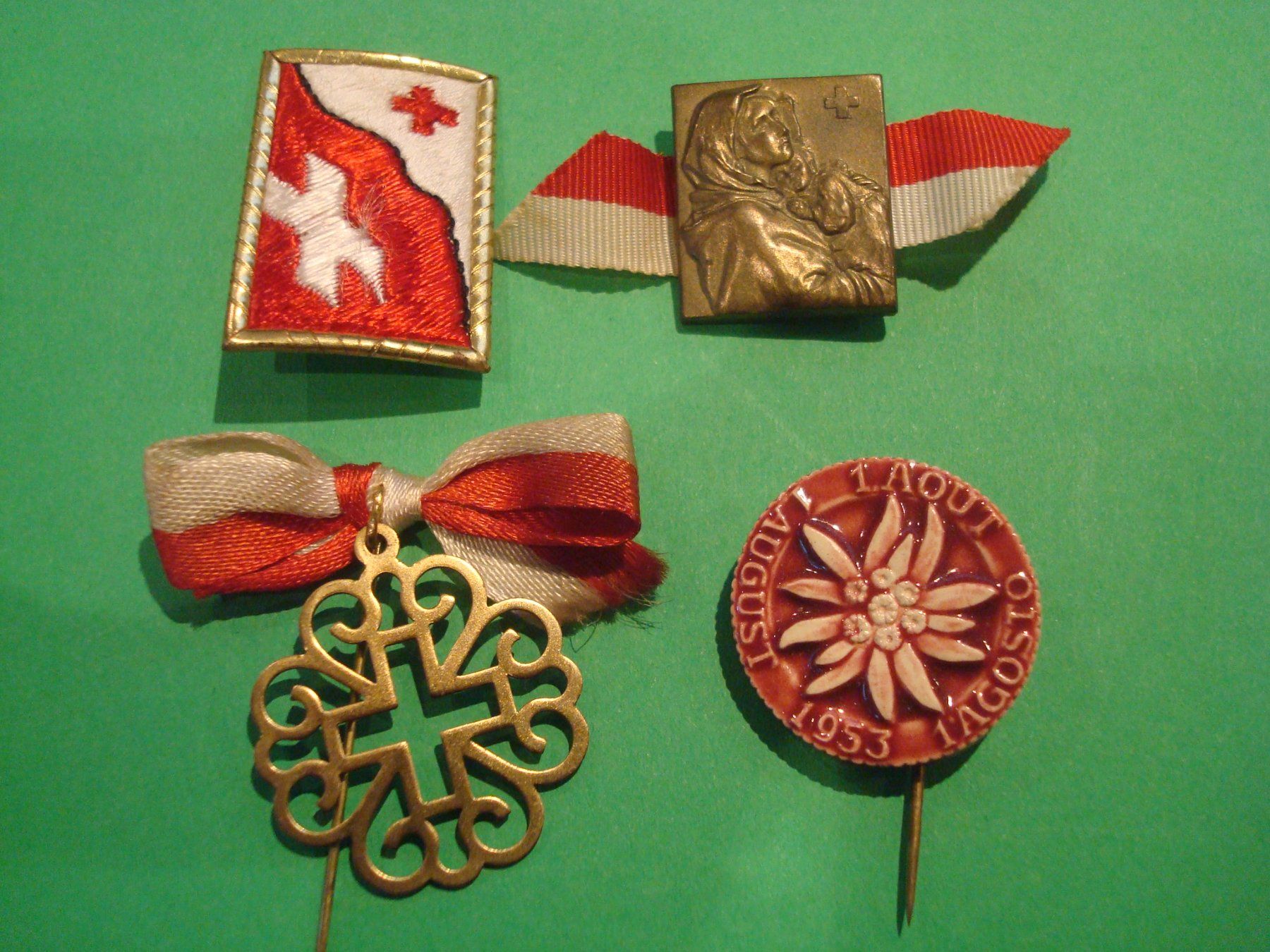 Placchette & Badge: Abzeichen 1. August 1950-51-52-53 – Usato da Riehen venduto da Baerewaegli