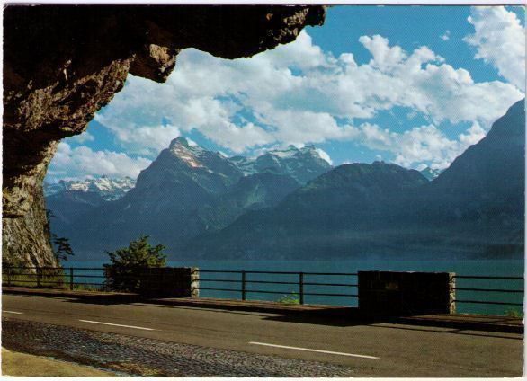 Cartoline postali: Axenstrasse - Gitschen und Uristock – Usato da Binningen venduto da Mountainrider