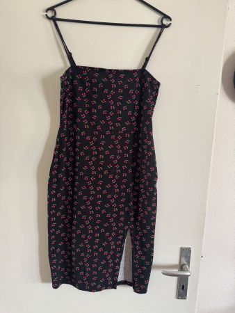 ☀️🍒 Cherry Sommerkleid mit Schlitz, Grösse M 🍒 👗