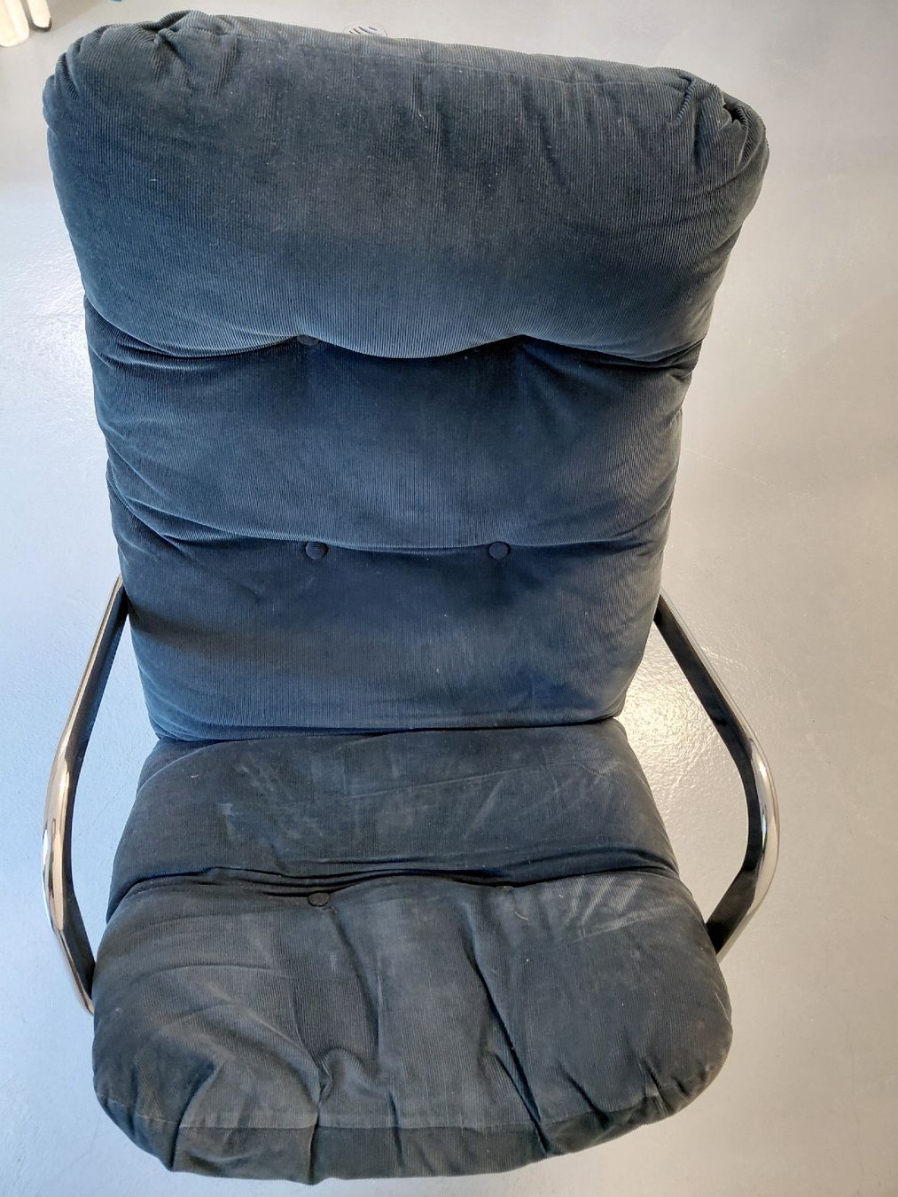 Poltrone: Sessel dunkelblau Cord mit Metallgestell – Usato da Cham venduto da srb_26vq 4