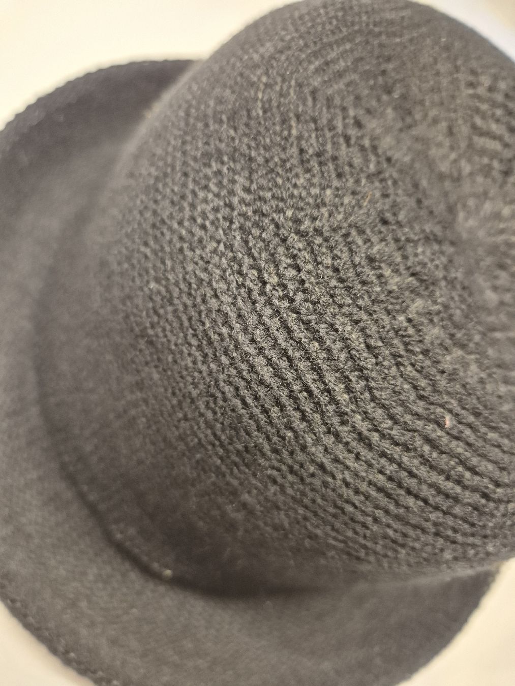 Chapeaux, bonnets & casquettes: Strickhut schwarz – D'occasion à Krauchthal par SamsPuce 5