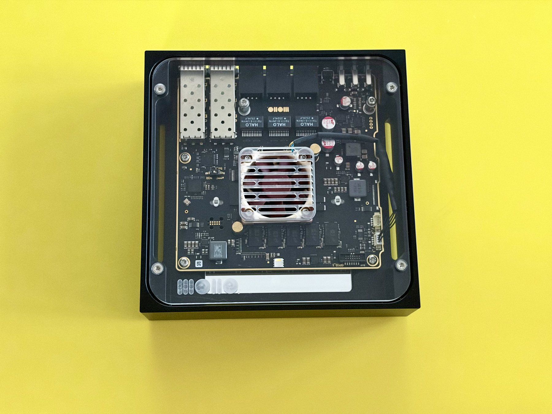 Modem & Router: Mono Gateway (10 Gbps - Router / Gateway / Firewall) – Usato da Moudon venduto da dcm_ 2