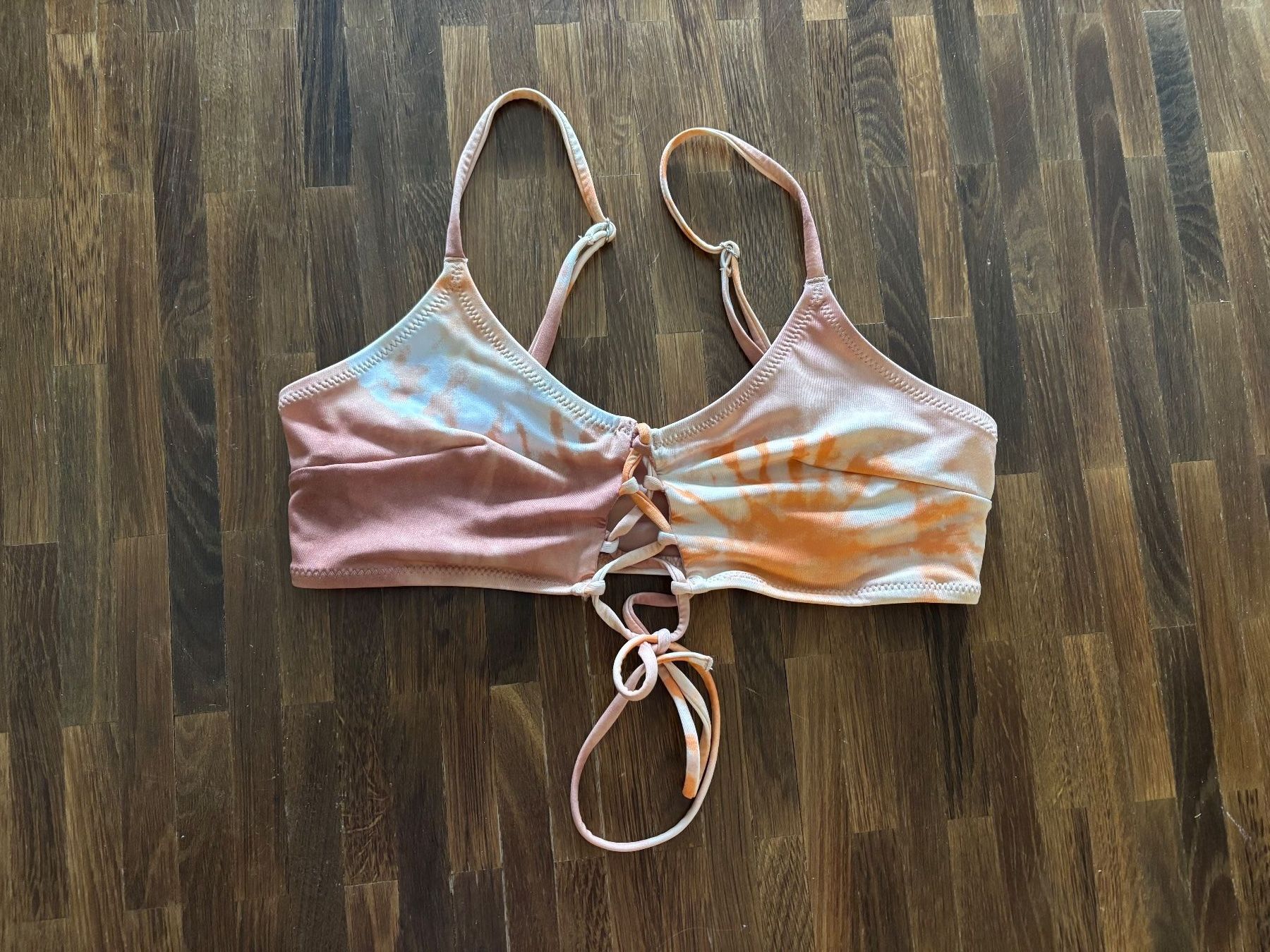 Costumi da bagno & Bikini: Bikini Oberteil Batik Orange Rosa Grösse S – Usato da Hinwil venduto da liviipivii