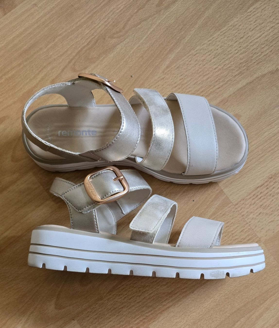 Scarpe da donna: Remonte Sandale Gr. 39 mit Klett – Nuovo (secondo la descrizione) da Sursee venduto da M_Z 1