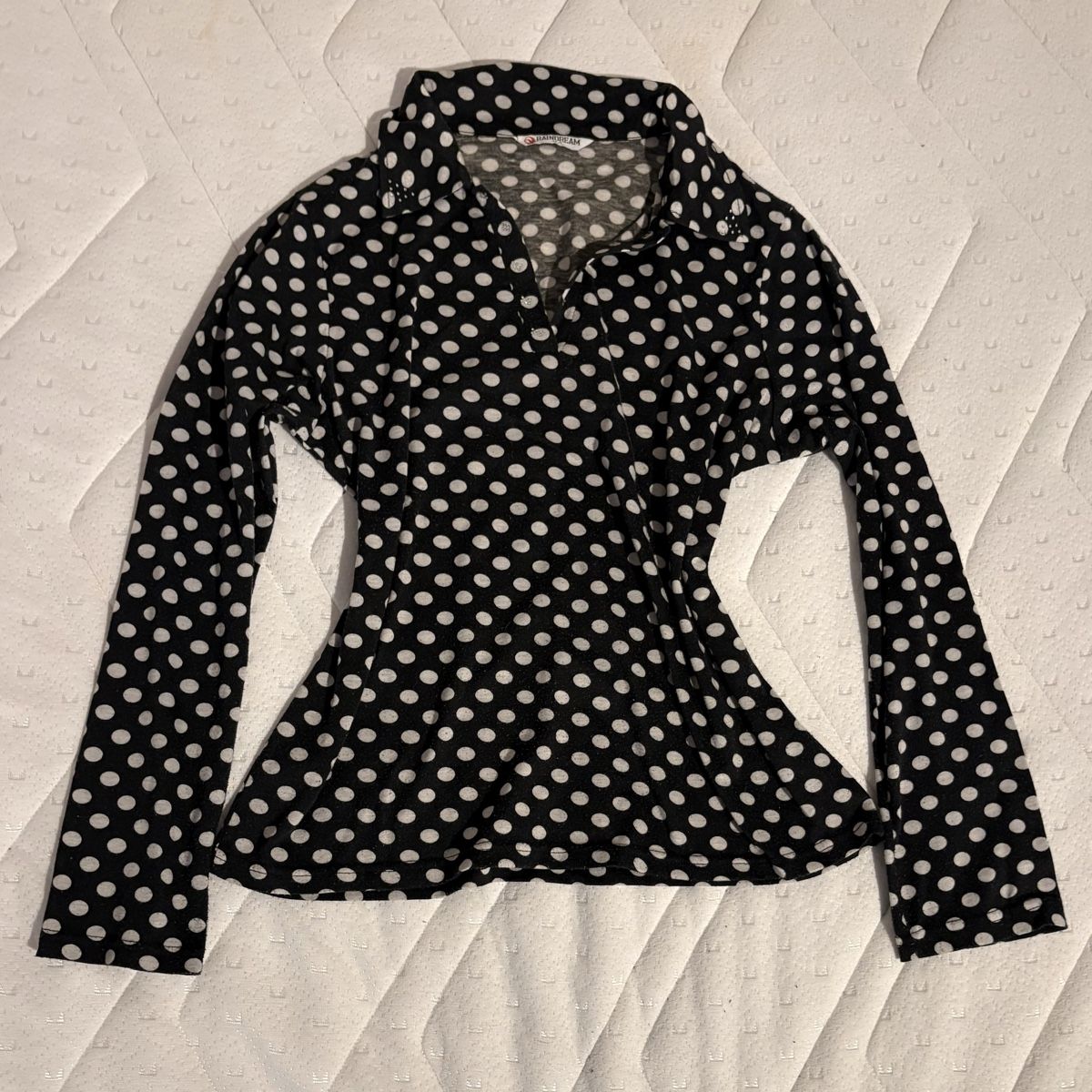 Camicette: Schwarze Polka Dot Bluse – Usato da Brünisried venduto da Livtsukki2ndHand 1