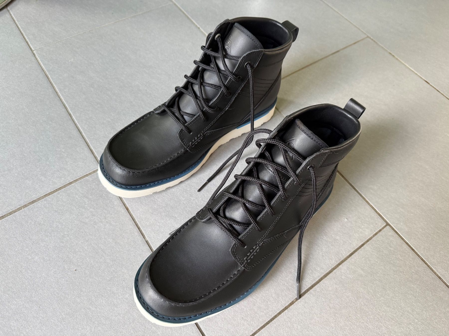 Nike Scarpe da uomo: Nike Kingman Leather Sneaker / Stiefel Grösse 46 - schwarz – Nuovo (secondo la descrizione) da Basel venduto da jetzt-wird-gemistet 2