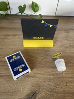 Lot accessoires Ricard : jeu de carte, bec verseur & ardoise