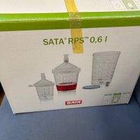 ca. 37 SATA RPS Einwegbecher 0.6 L mit dem 200 µm Stecksieb