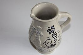 Schöner Steingut Weinkrug, 0,5 l