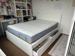 Bett mit Matratze 155x210x60cm