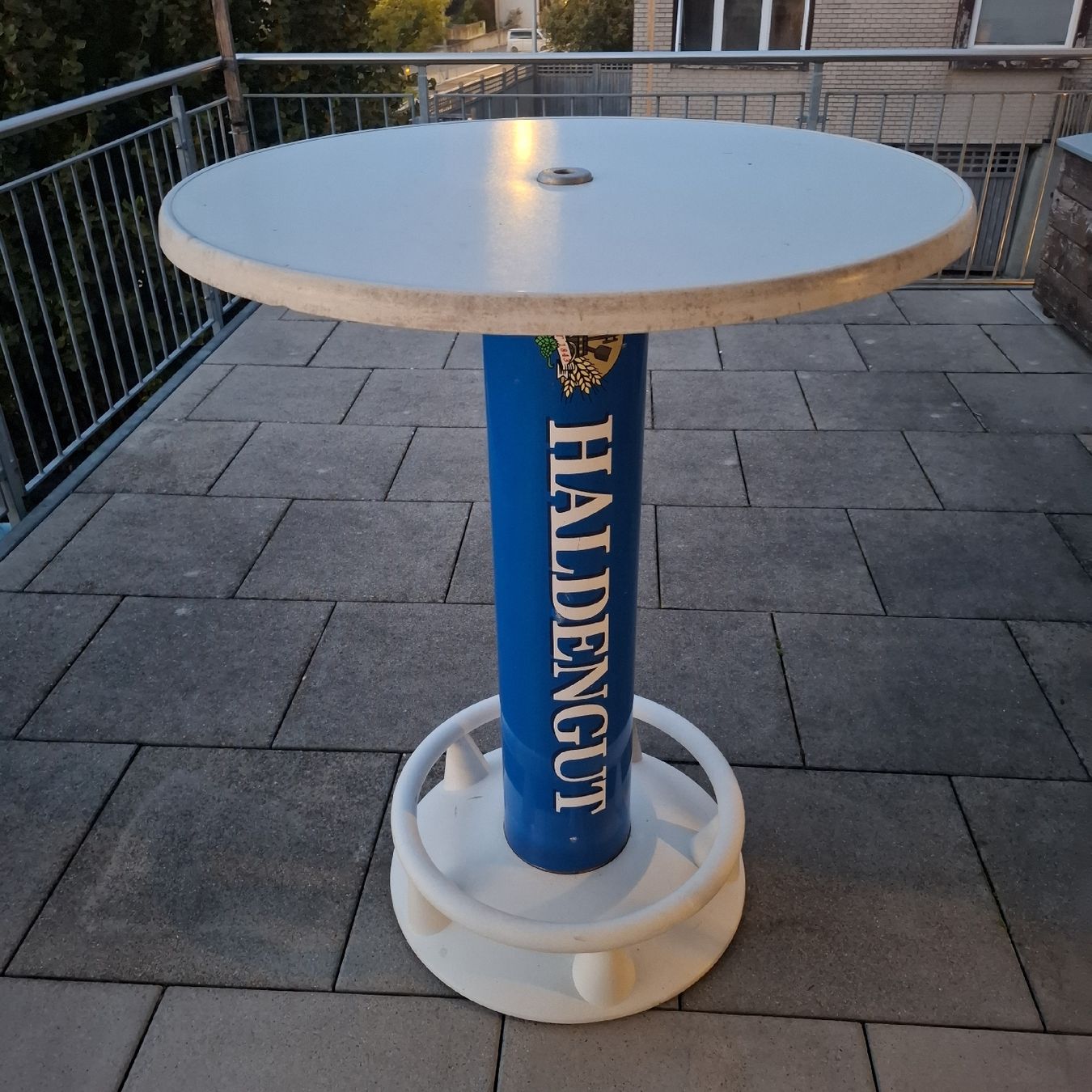 Allestimento di negozi e stand fieristici: Stehtisch Bartisch Haldengut – Usato da Rickenbach b. Wil venduto da race72