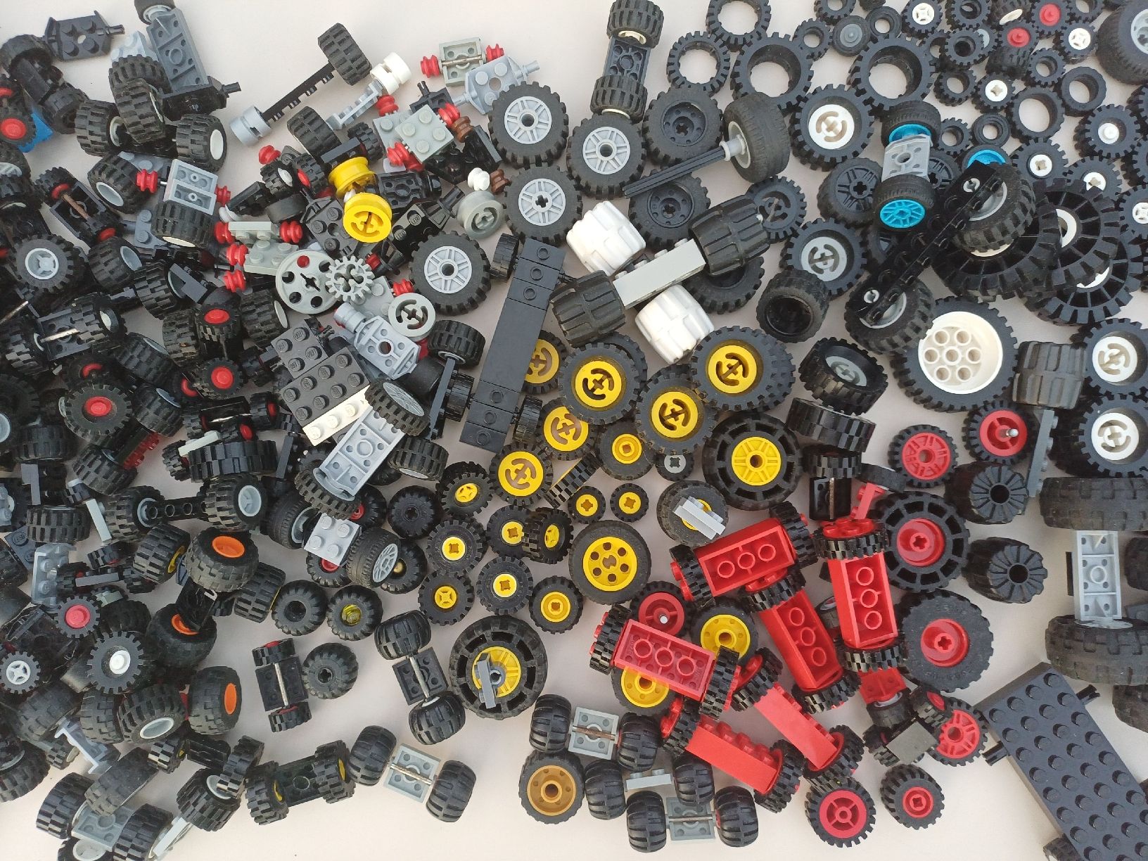 Lego Kit di costruzioni: LEGO 1kg800 de roues en vrac – Usato da Begnins venduto da Drastic-Sound 4