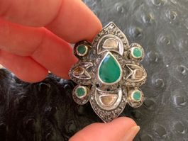 Grosser Ring Silber mit Smaragd und Diamanten