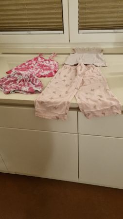 Lot des habits fille taille 92