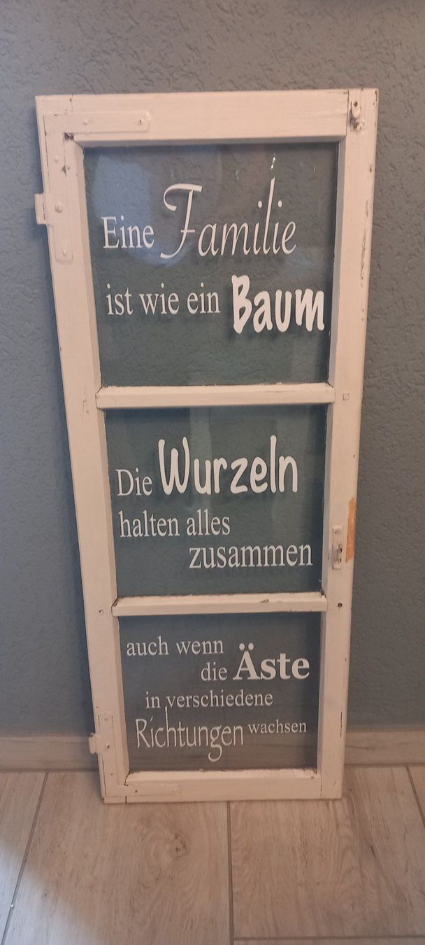 Tutte le decorazioni: Altes Fenster schön dekoriert – Usato da Buttwil venduto da K_und_K