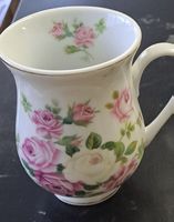 Tasse mit Rosenmuster Keramik Goldrand guter Zustand