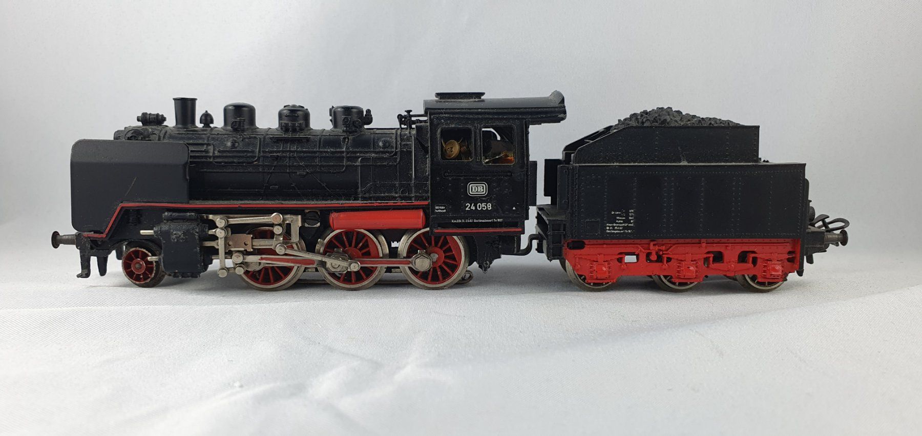 Märklin Modelleisenbahnen: Märklin 3003 .5 Dampflok mit Schlepptender BR 24 058 DB – Gebraucht aus Birr von waruco 2