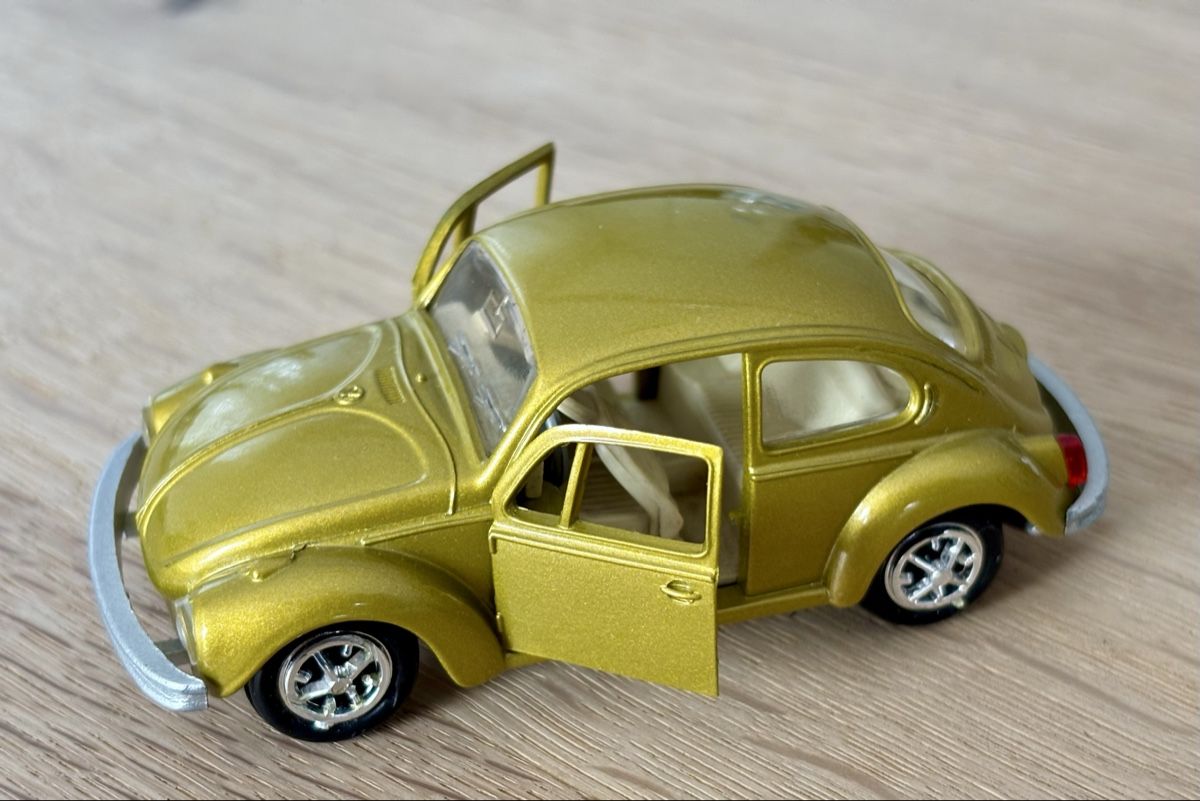 Volkswagen Modellini d'auto: 1 VW Käfer**Gama**1:43** – Usato da Volketswil venduto da Car6 4