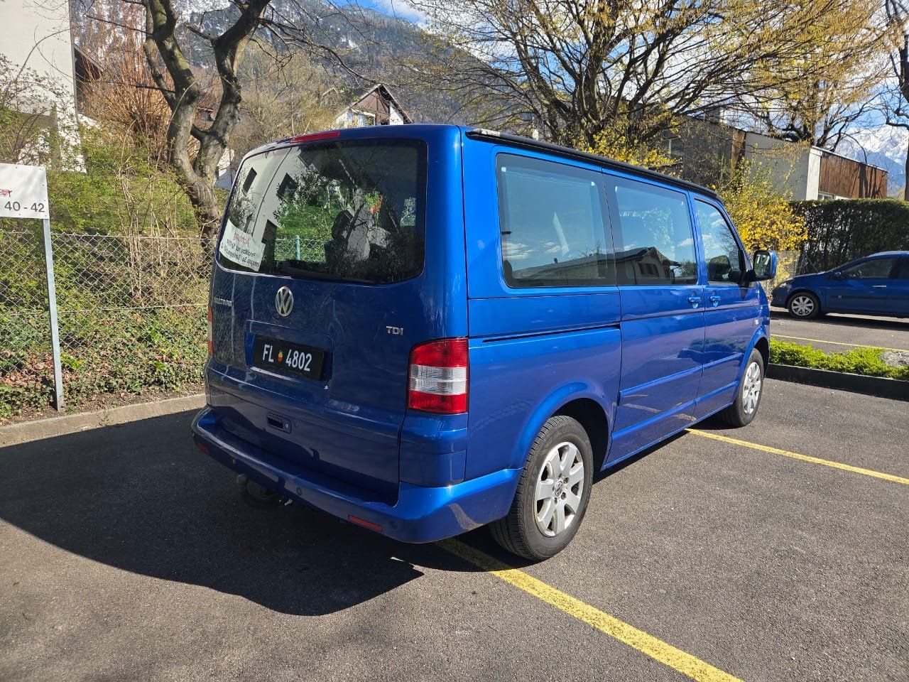 VW Autos: VW T5 Multivan 2.5 TDI mit AHK – Gebraucht aus Triesenberg von Deicha 2
