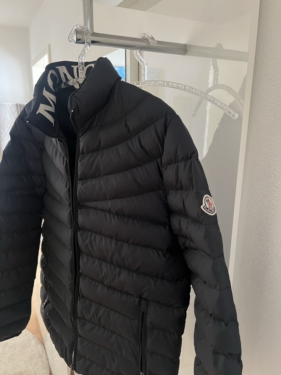 Moncler Giacche: Moncler Steppjacke Dunkelblau – Nuovo (secondo la descrizione) da Zürich venduto da abi_d8rr 1