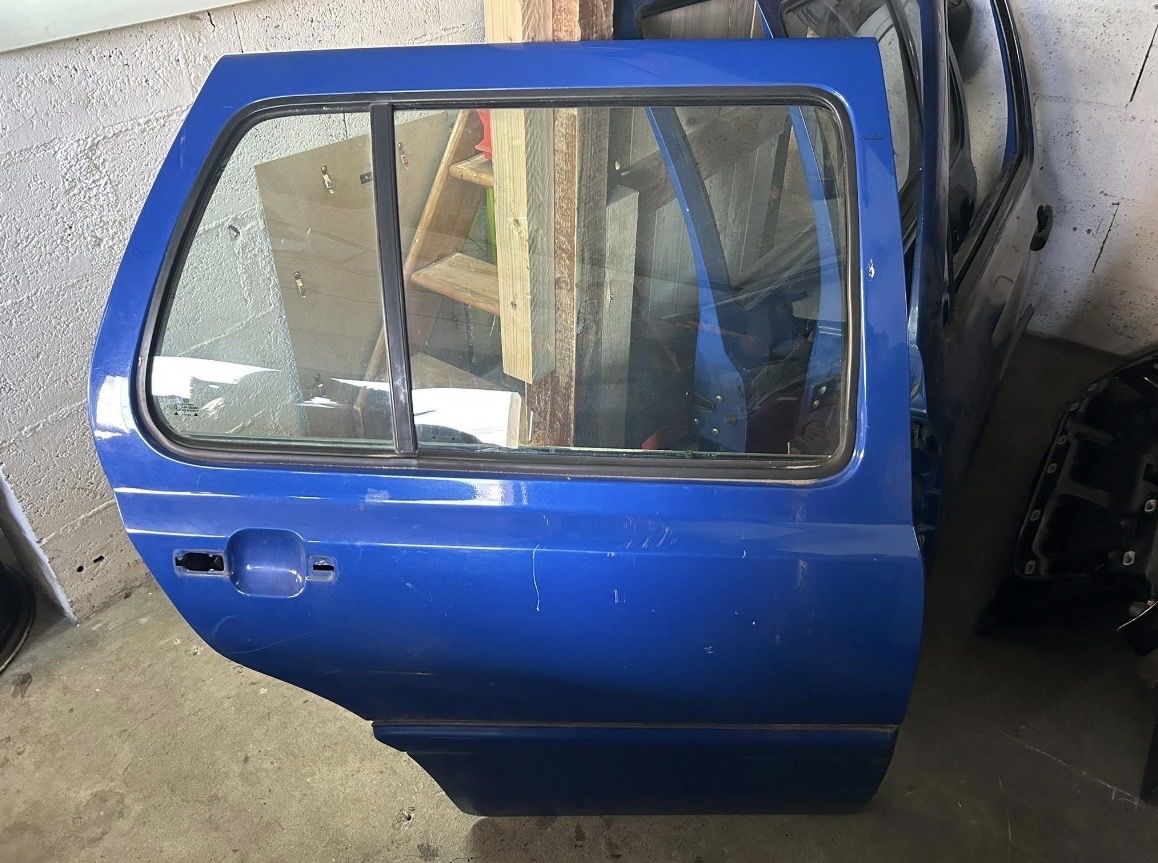 Volkswagen Alle Autoersatzteile: Portière VW golf 3 coulor concept – Gebraucht aus Muraz (Collombey) von Wolfdog1978