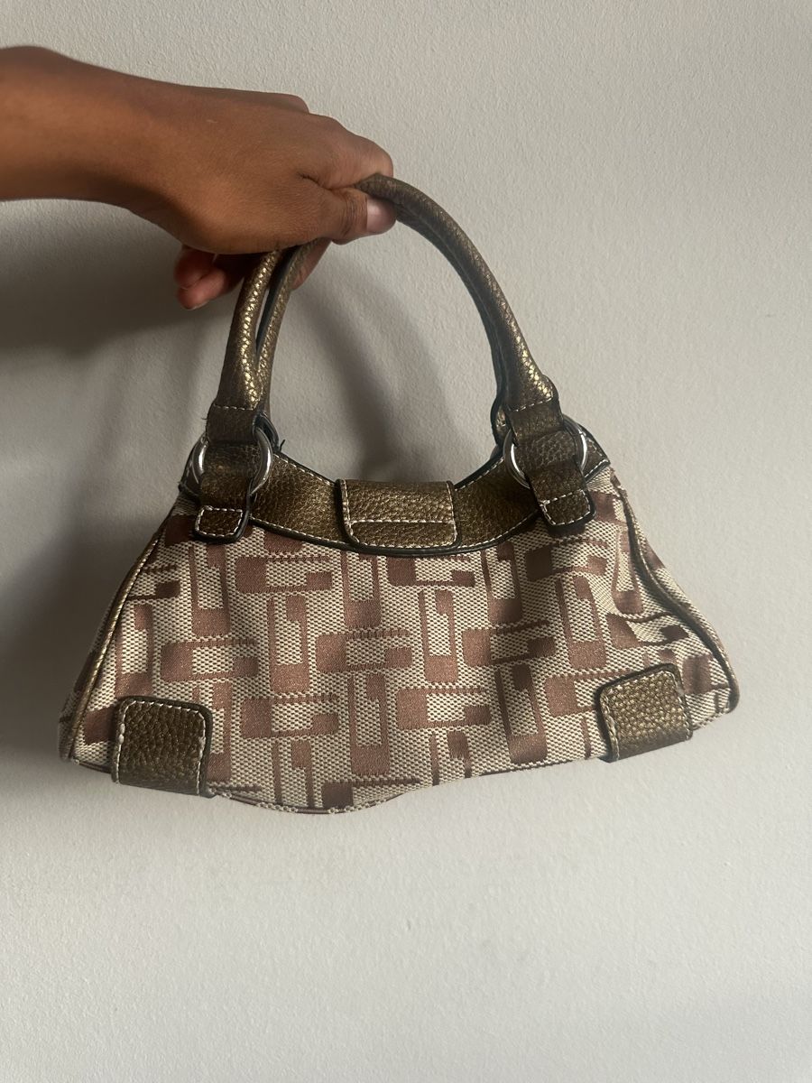 Guess Taschen für Damen: Sac à main Guess monogramme  – Gebraucht aus Yverdon-les-Bains von Laureetlargent 2