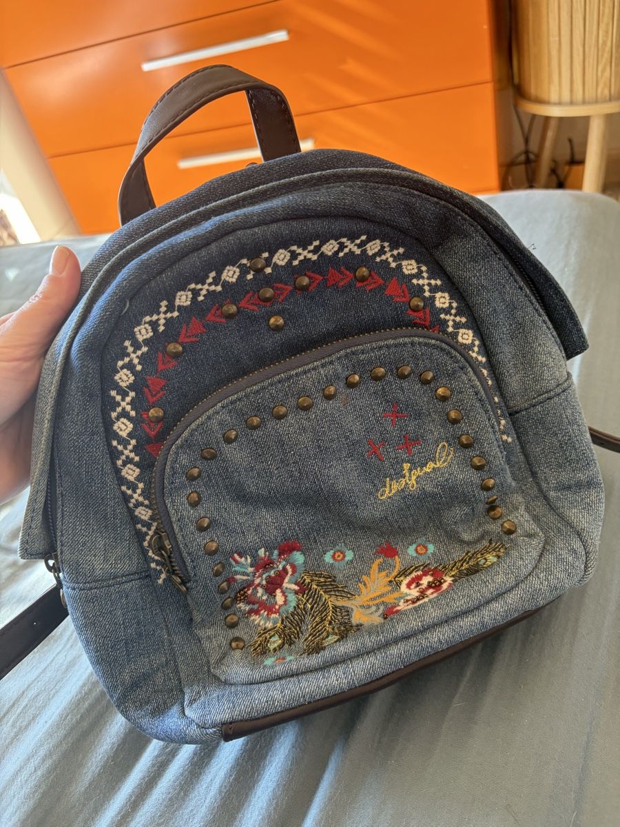 Desigual Zaini: Desigual Rucksack  – Usato da Basel venduto da Brunner.T
