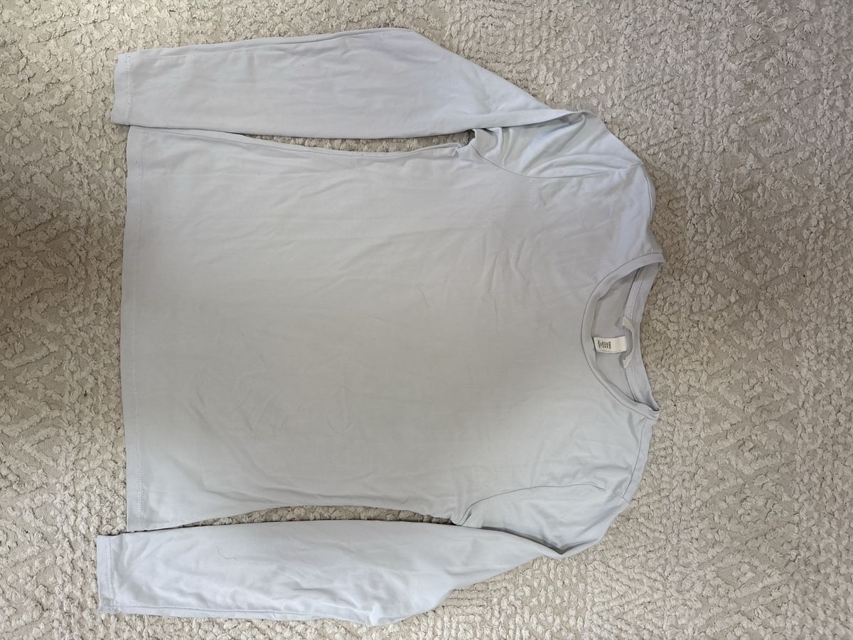 H&M T-shirts: Langarm shirt von H&M – D'occasion à Winterthur par Stupu7hs