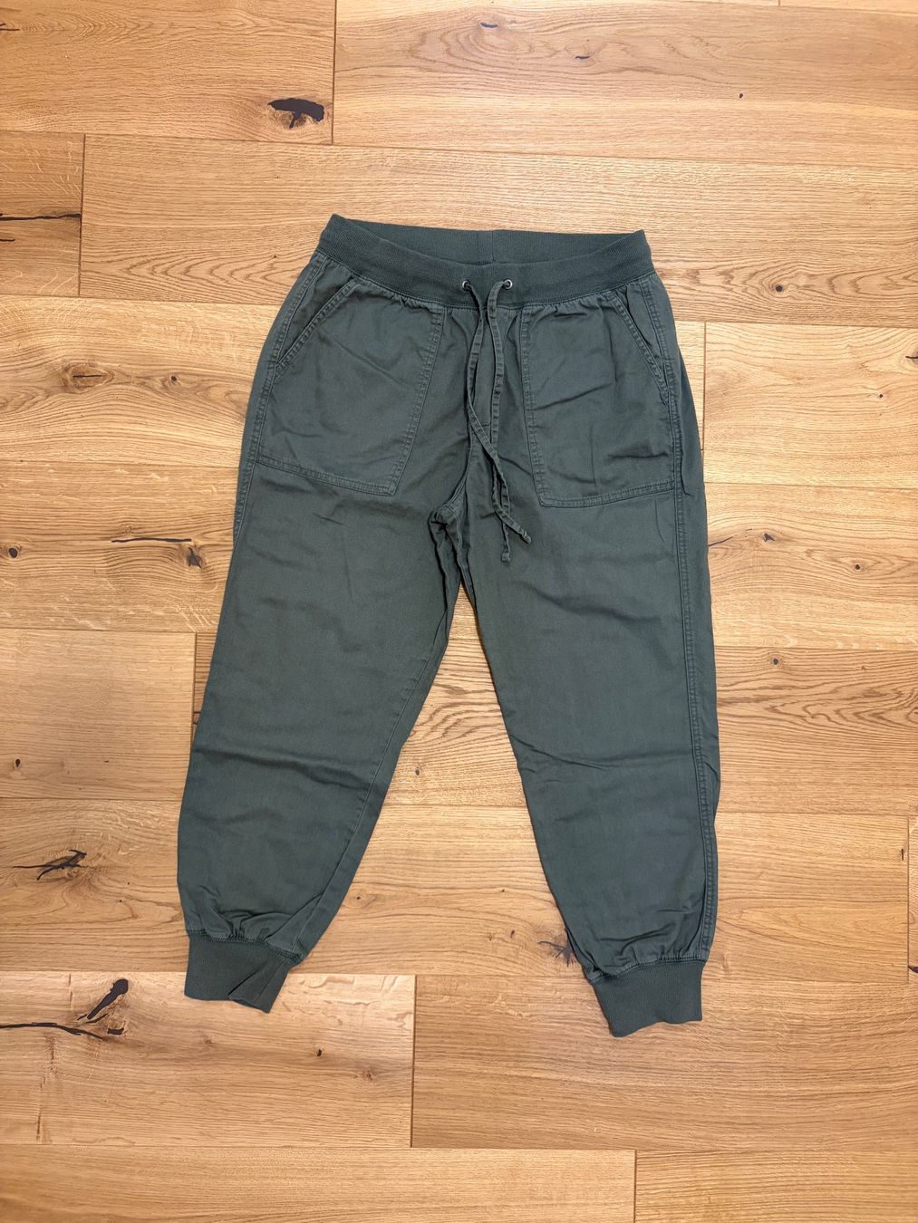 Gap Pantaloni: GAP 3/4 Hose olivgrün, Gr. M – Usato da Riedt b. Erlen venduto da f.brown