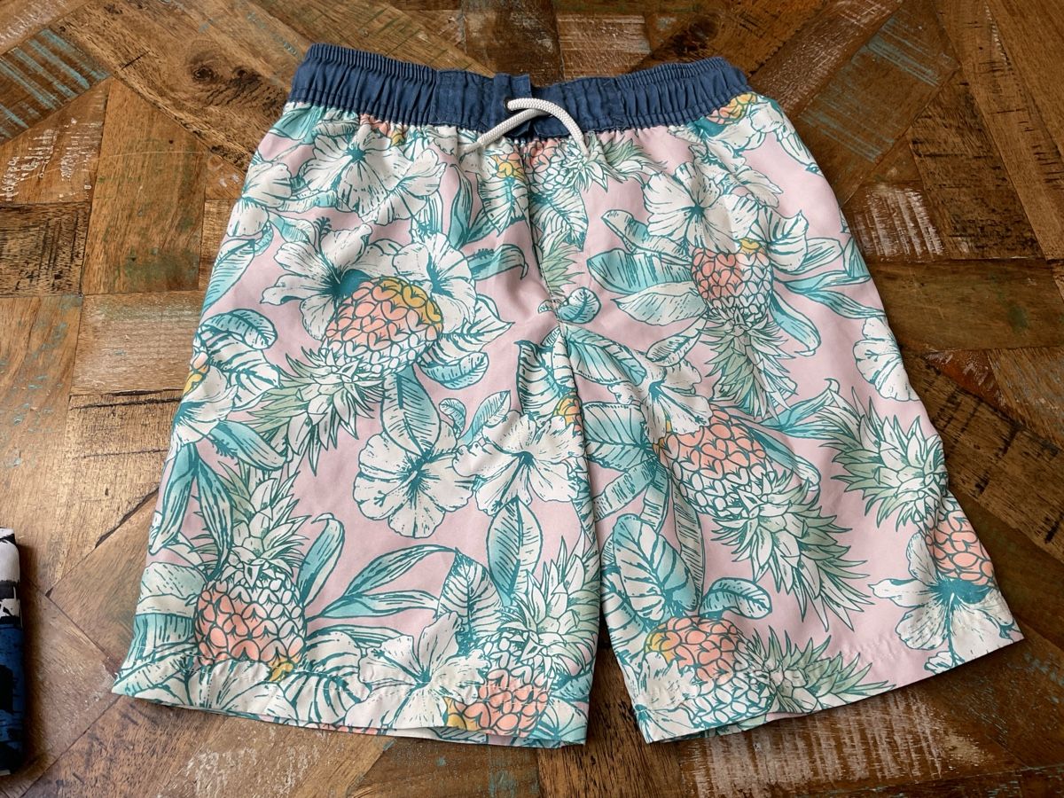 Lotti & Set di vestiti: 3 Badehosen Gr. 128 – Usato da Bachenbülach venduto da Sybeco 7