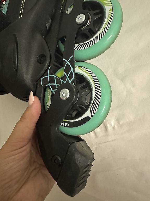 Pattini in linea & Pattini a rotelle: Rollerskate / inline skates 37/38 mit ersatz Bremse – Usato da Würenlingen venduto da iva_y2q7 1