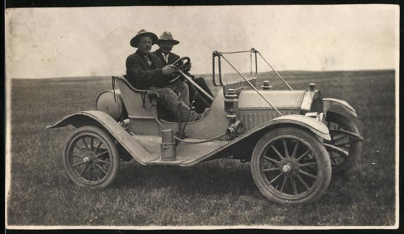Fotografie & Manifesti: Fotografie Atelier Milne, Alberta, Auto  – Usato da Berlin venduto da bartko-reher