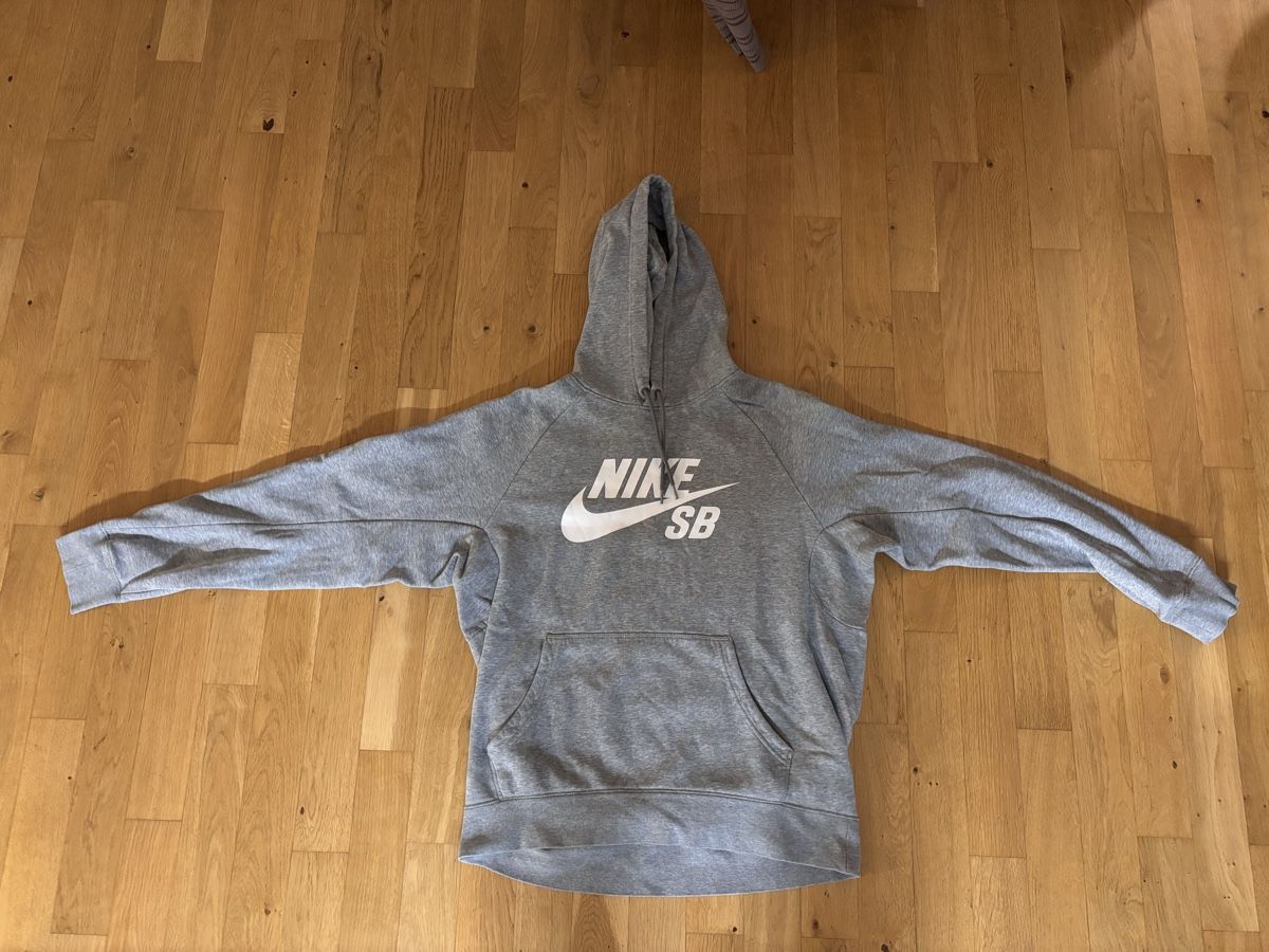 Nike Maglioni & Felpe: Pull Nike SB L – Usato da Muri b. Bern venduto da Saldayann
