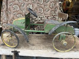 Antikes Tretauto Oldtimer 