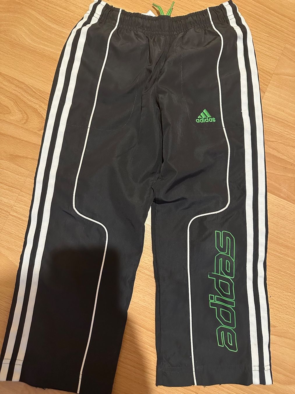 Adidas Pantaloni: 2 bas de training garçon Adidas T.110 – Usato da Le Brassus venduto da lionete02