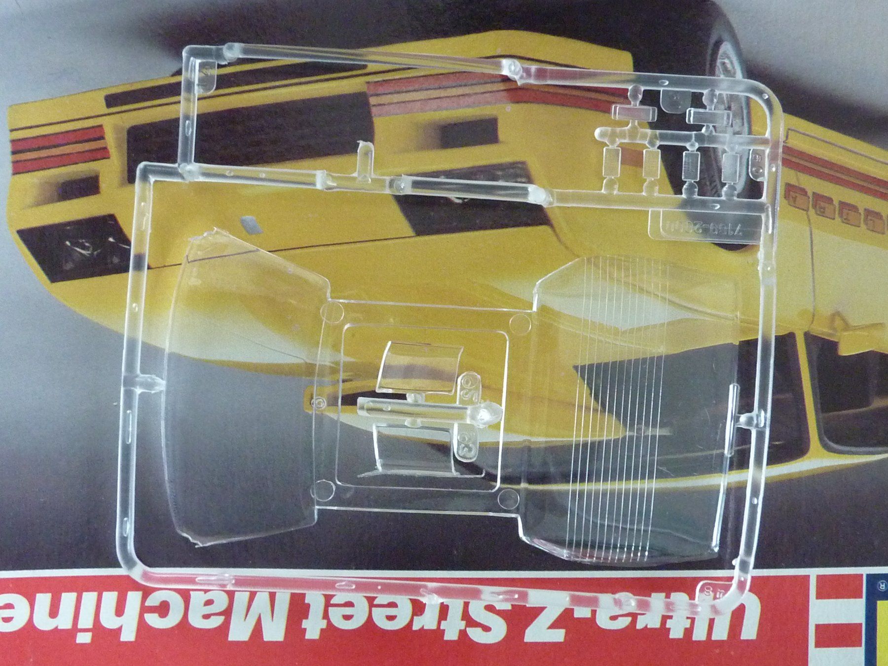 Revell Modellini d'auto: Chevrolet Camaro Ultra Z  1.24 – Usato da Dürrenäsch venduto da modellautos4you 1