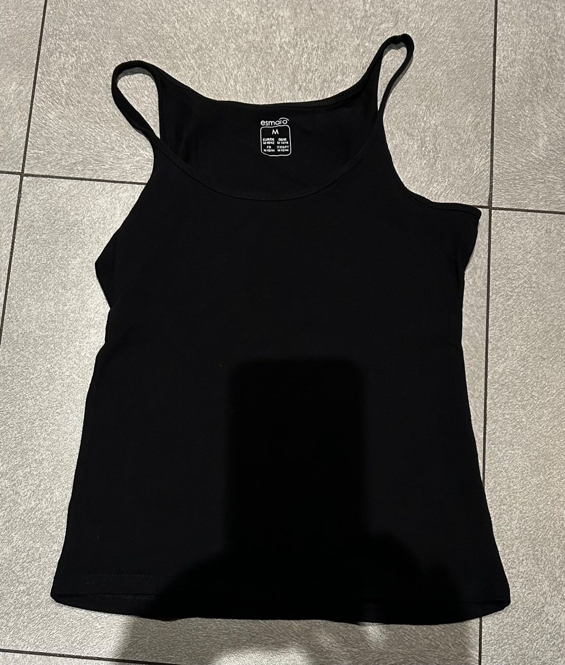 Tops: Top NOIR gr. M – Neuf (Voir description) à Arbedo par nadia1973