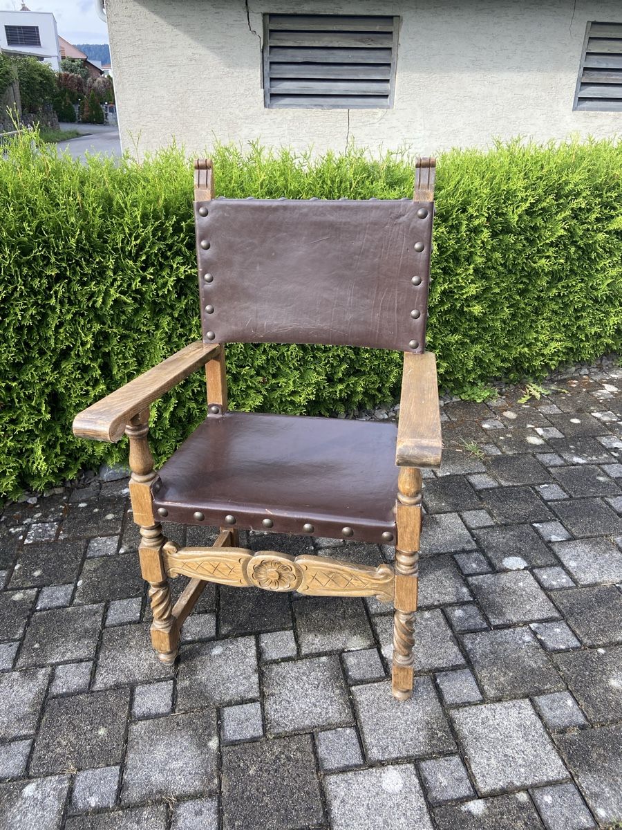 Stühle: alter schwerer Stuhl (Antik/Nostalgie) – Gebraucht aus Schötz von Willibandi
