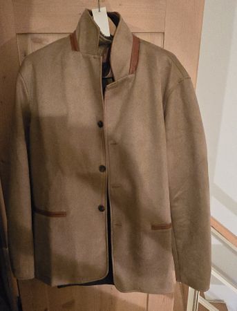 Stylischer Wintermantel mit Pelzkragen Grösse XL