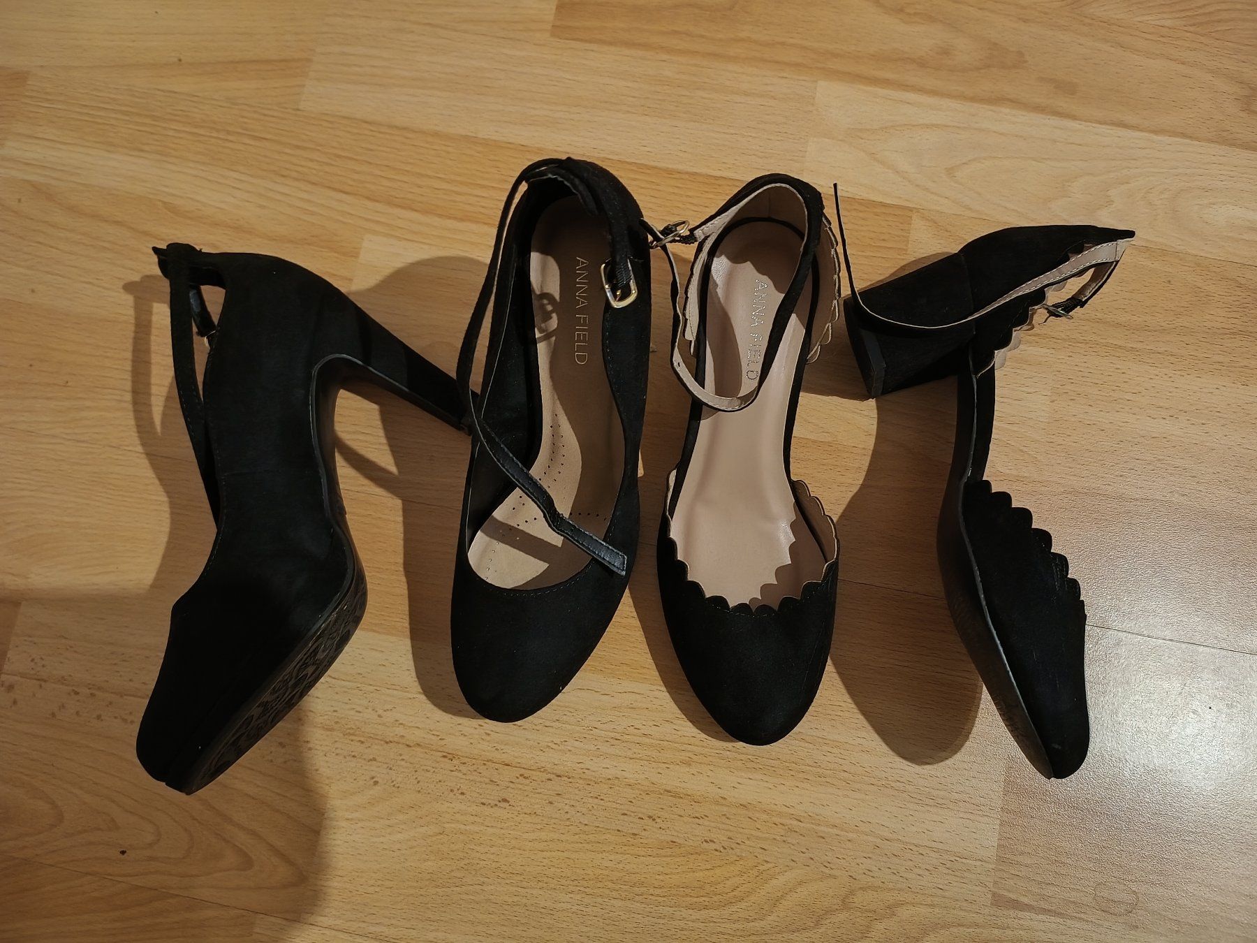 Scarpe da donna: Zwei schöne Schuhe grösse 36 schwarz – Usato da Pfäffikon SZ venduto da Elendir
