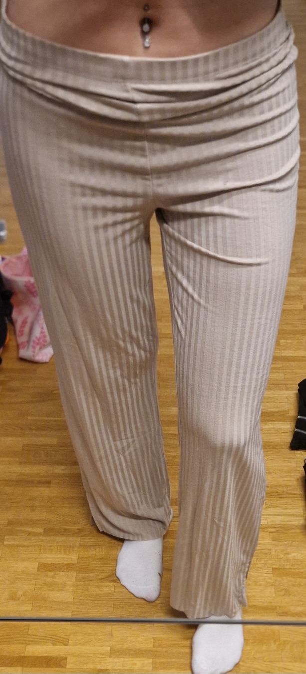 H&M Pantaloni: Pantalon léger beige taille M/L H&M – Nuovo (secondo la descrizione) da Versoix venduto da aline_b