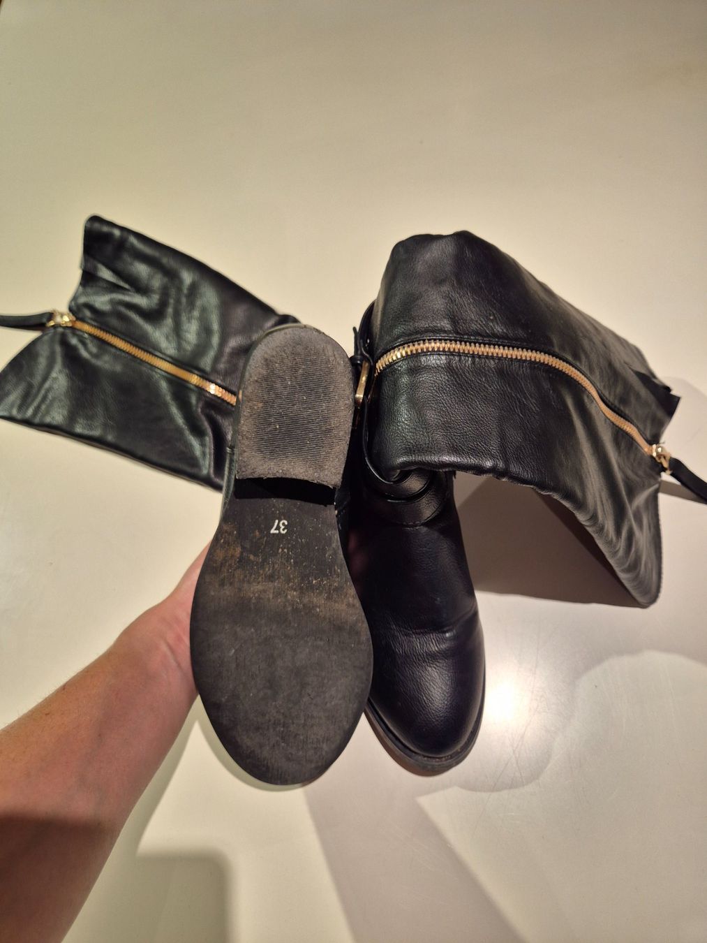 Scarpe da donna: Botte très bonne état – Usato da Valeyres-sous-Montagny venduto da Romy. 1